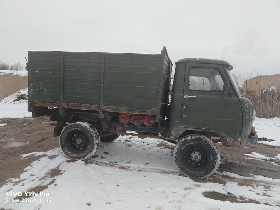 Зелёный УАЗ якши