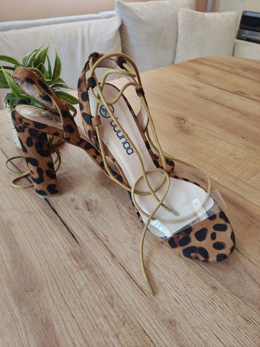 ЧИСТО НОВИ леопардови сандали на ток boohoo