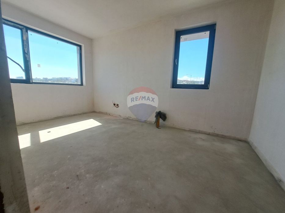 Продава се Двустаен апартамент в Варна, м-т Траката - 76 кв.м за 1435 €/кв.м - Снимка #2