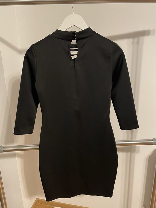 Rochie neagra cu detalii auri