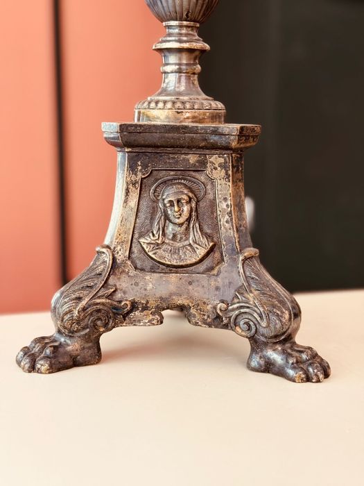 Sfesnic vechi catolic deosebit