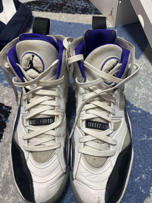 Продавам Nike air jordan jump two trey