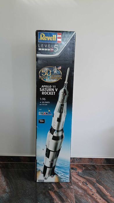 Сглобяем модел на ракетата Revell Apollo 11 Saturn V Rocket
