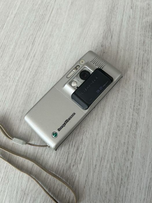 !!RAR !!Sony Ericsson K800i James Bond Casino Royale colectie