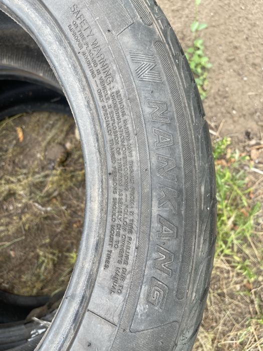 Продам две Шины r 20