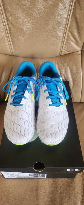 Детски бутонки UNDER ARMOUR.