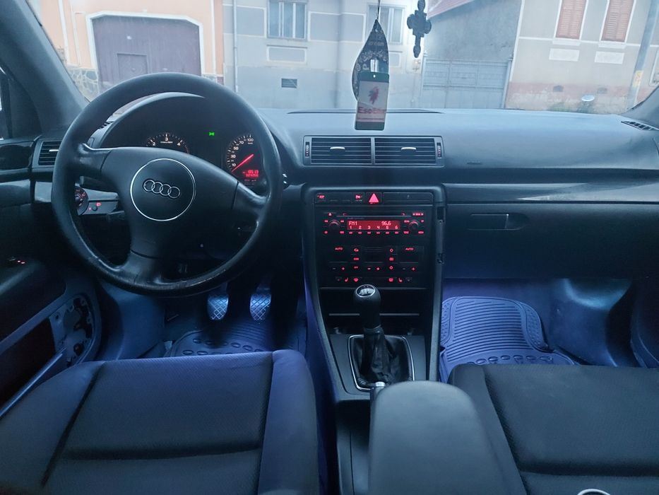 Vând Audi a4 b6 1.9 TDI. Preț