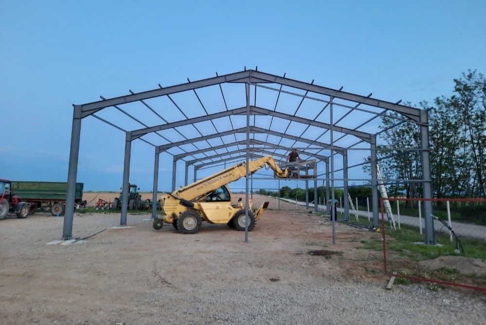 Vand hale și structuri metalice accept variante cu duba