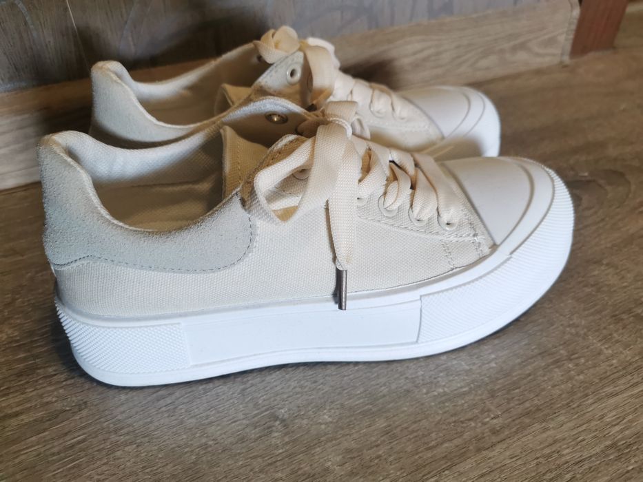 Нови кецове номер 36