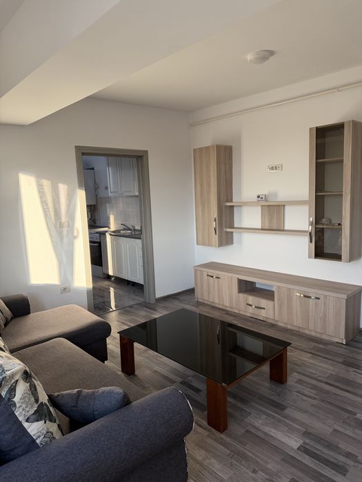 Inchiriez apartament