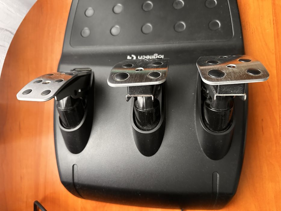 Volan logitech driving force g29