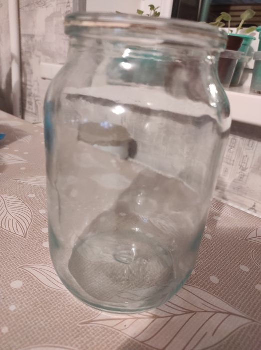 Продаются литровые банки