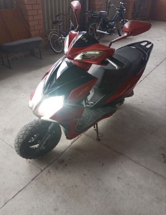 Продаётся скутер 80 кубов