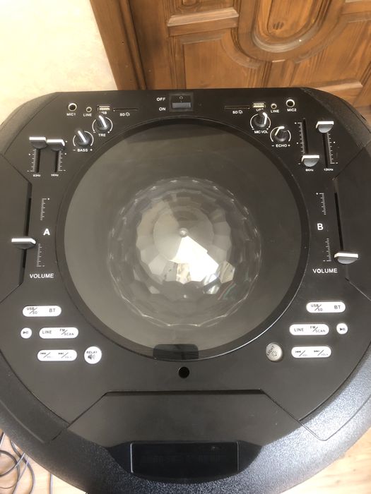 Vând boxa akai perfect functionala!