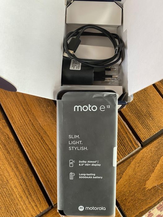 Смартфон Моторола Е13