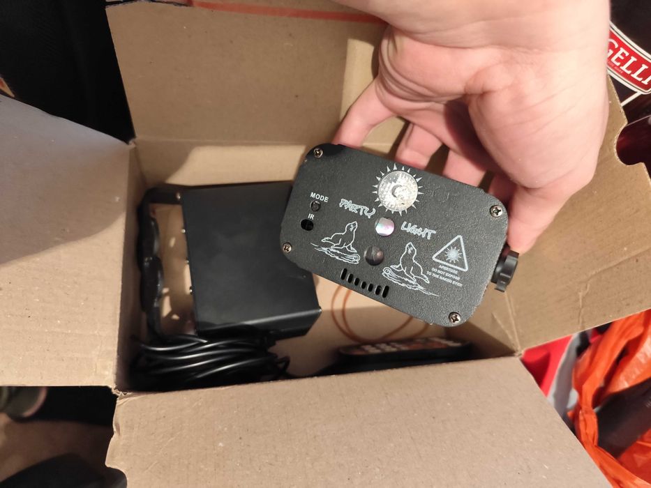 Vând/Schimb Boxe Alien + Jocuri de luminii