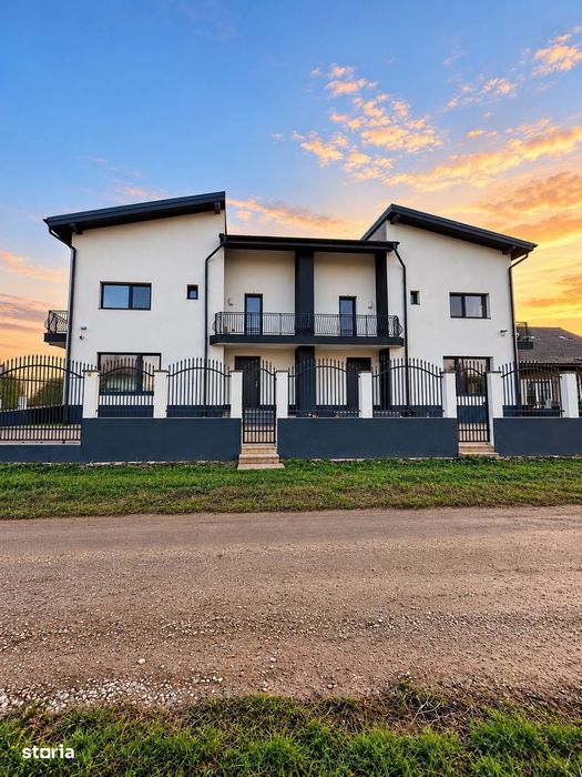 Vilă tip duplex | 207 mp utili | Cramă | Curte proprie | Bâcu – Joița