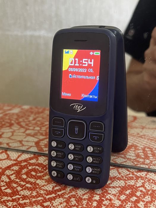 Продаются простой сотовый телефон.