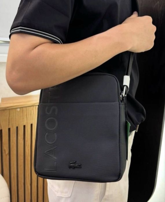 Продам барсетку лакосте, носил 4 дня