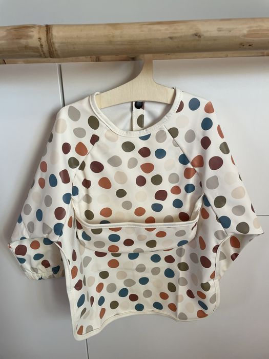 Лигавник с ръкави и джобче