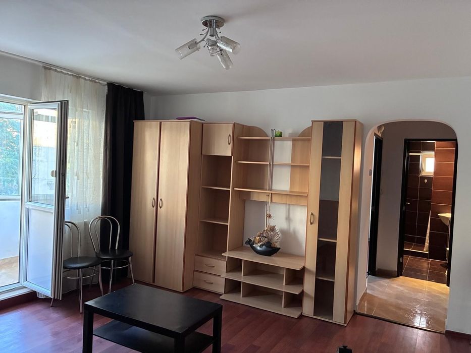 Inchiriez apartament