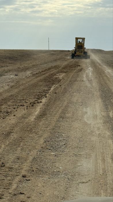 Автогрейдер на ходу