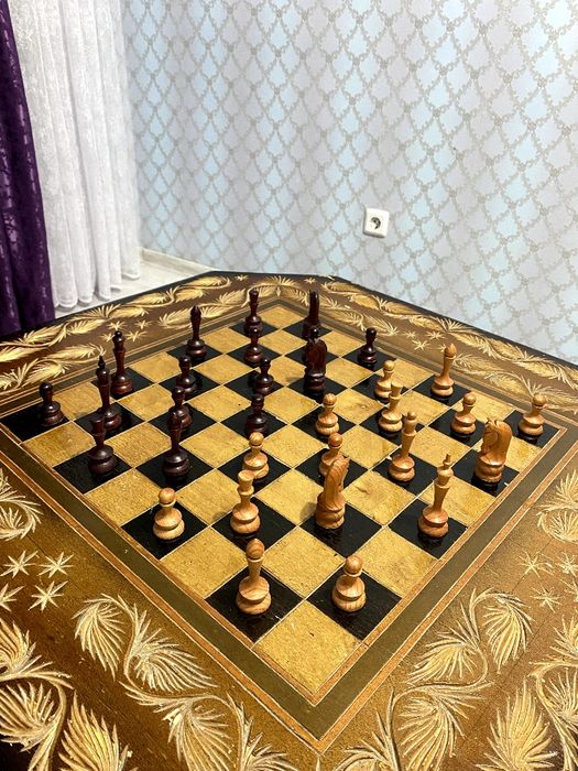 Продам шахматный стол