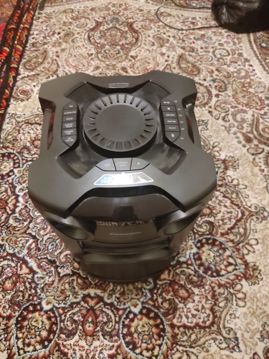 Срочно продается колонка очень хорошая чёткий легко подключается.