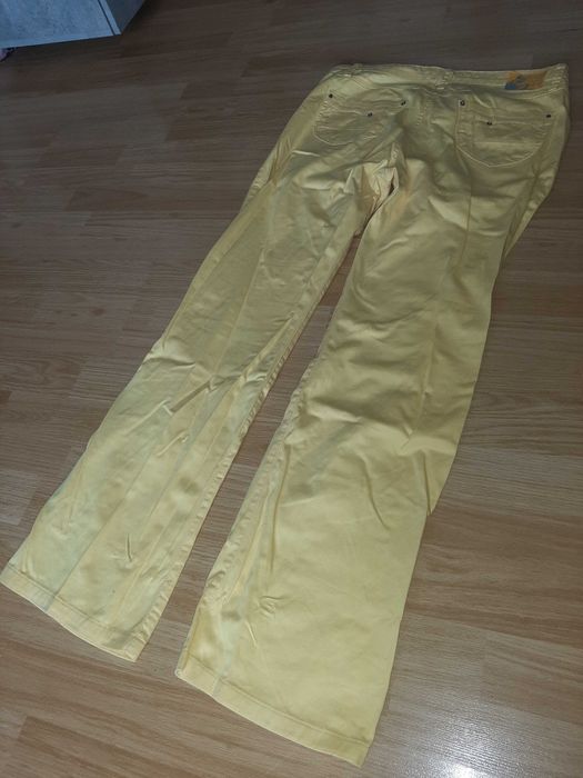pantaloni de blugi