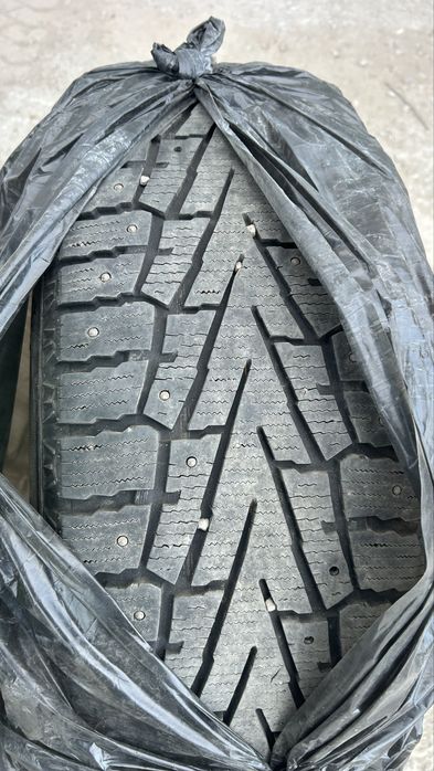 Продам комплект дисков с шинами на R17