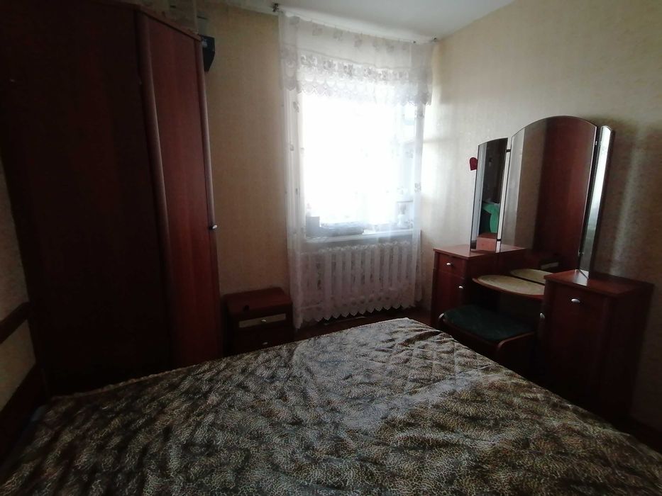 Спальный гарнитур, цвет орех