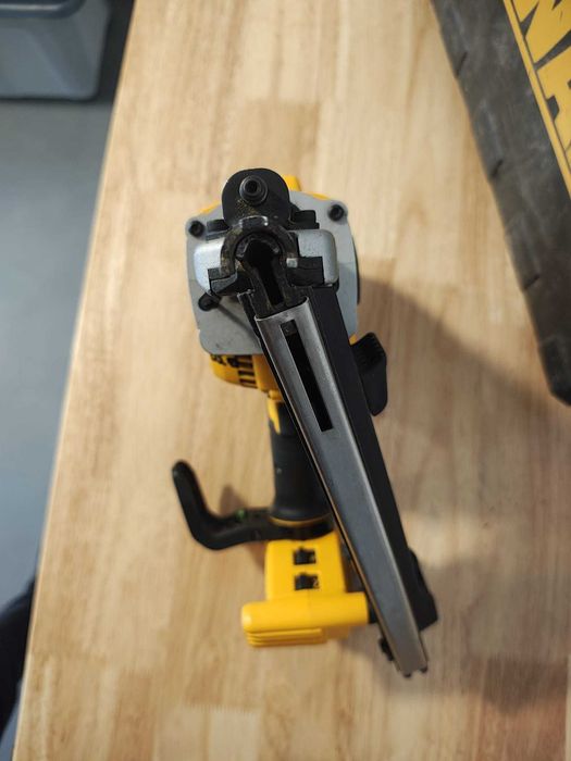 Pistol de bătut cuie, cu motor fără perii, XR de 18 V fara accesorii