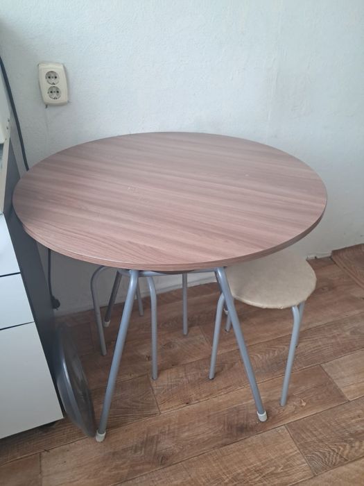 Стол в хорошем состояний