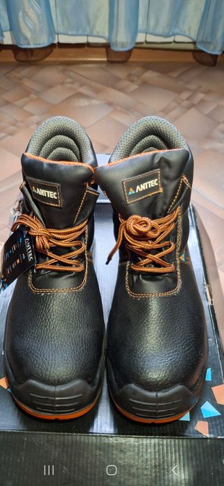 Продаю новую обувь 43р