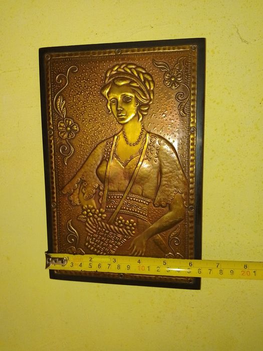 Руска Медна  Картина , Медно Пано  - Жена с носия