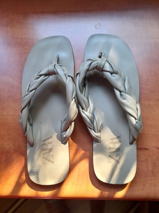 Шлепки кожа от фирмы Zara размер 38