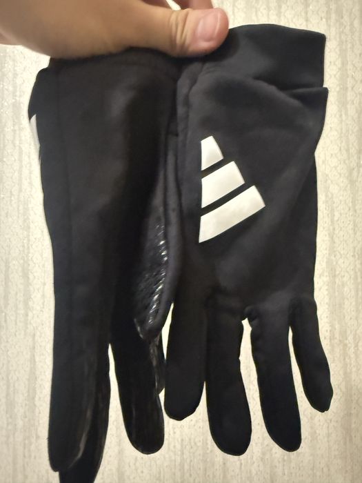 Продам спортивные перчатки Adidas