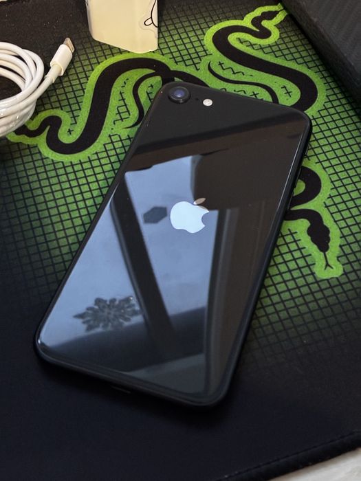 iPhone SE 2022 чисто нов!