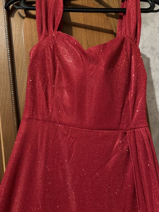 Продам платья красивые,вечерние