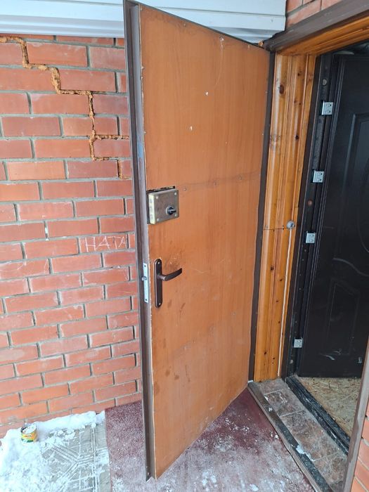 Дверь железная входная