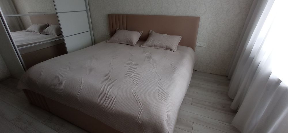 Двуспальная кровать