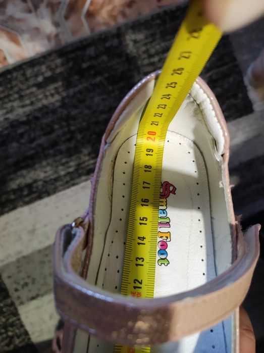 Продавам детски обувки