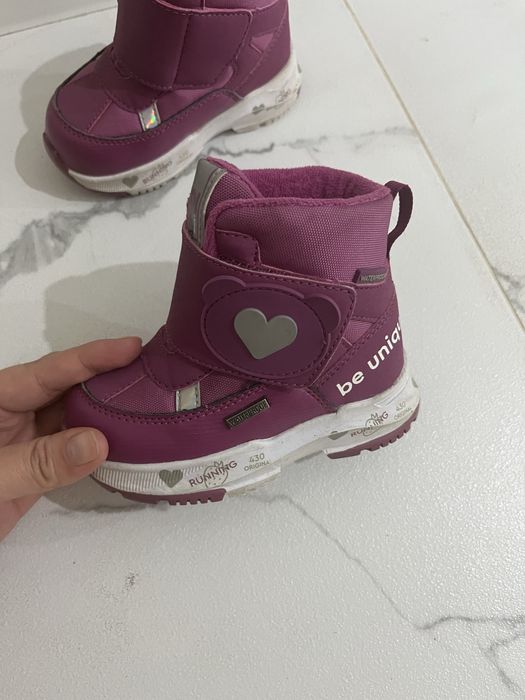 Продам зимнюю обувь на девочку