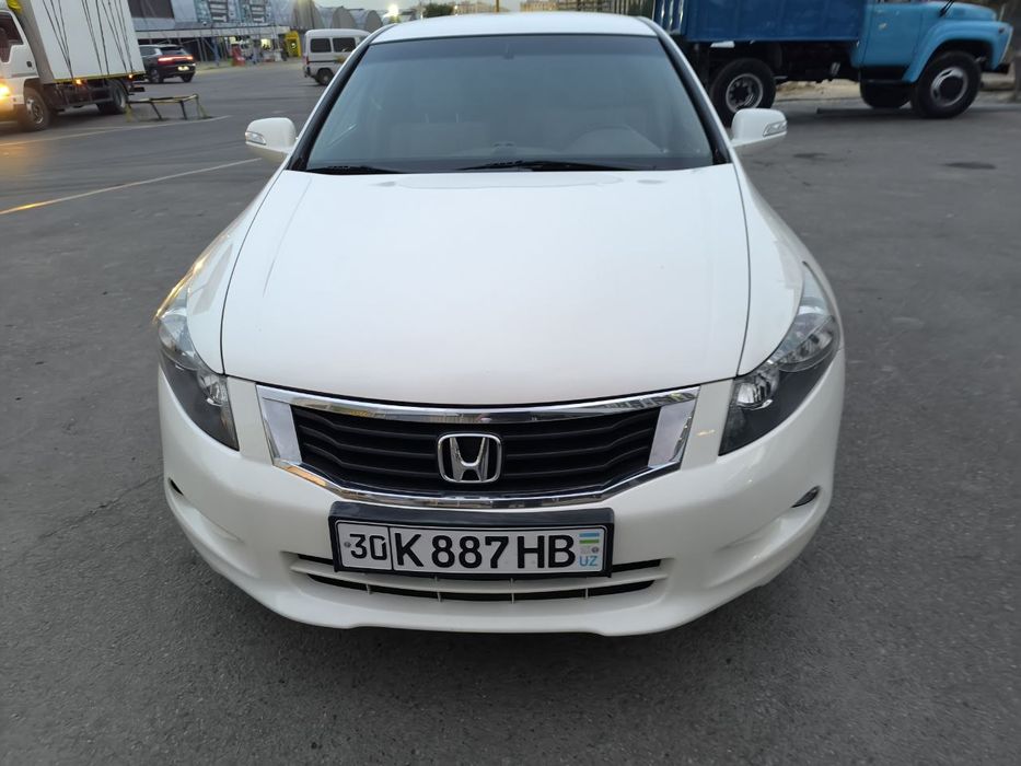 Автомобиль Хонда Аккорд