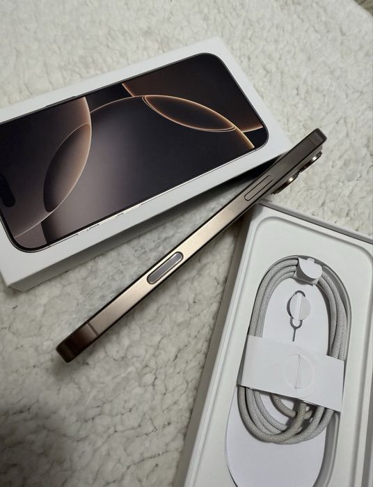 16 Pro Max 256GB Desert Titanium