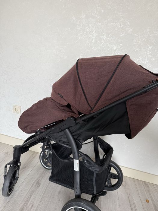 Продам всесезонную прогулочную коляску tomix