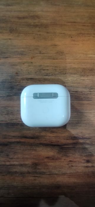 airpods 3 кейс и левое ухо