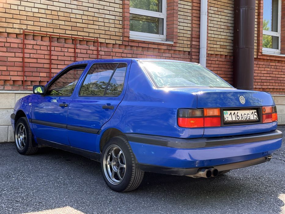 volkswagen vento 1.8