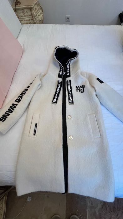 Бяло палтенце Ново Wang