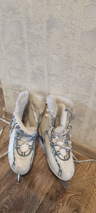Продам фигурные коньки Nordway